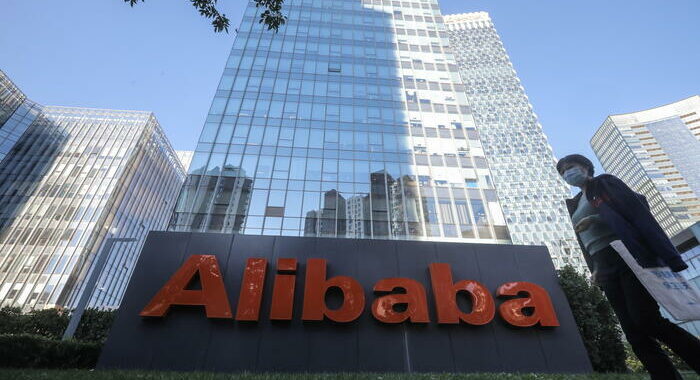 Alibaba crolla in Borsa a Hong Kong, -9,96%