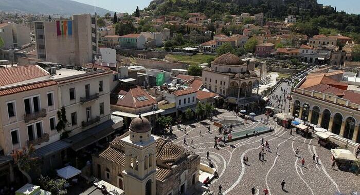 Atene, scontri tra gruppi di estrema destra e antifascisti