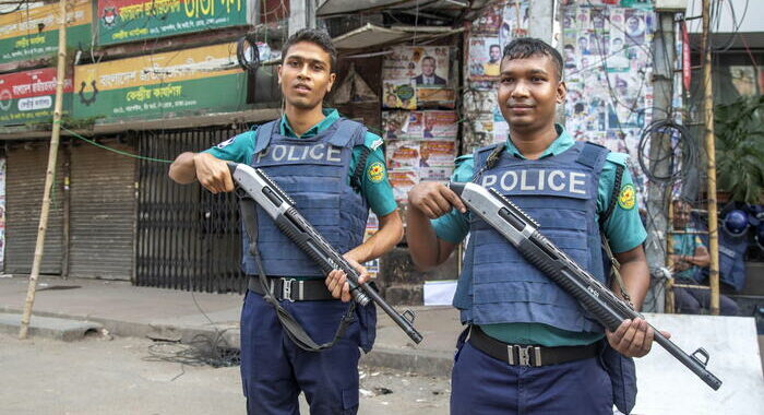 Bangladesh: polizia ha arrestato 8 mila esponenti di opposizione