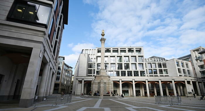 Borsa: in Europa indici in calo, Parigi -0,48%