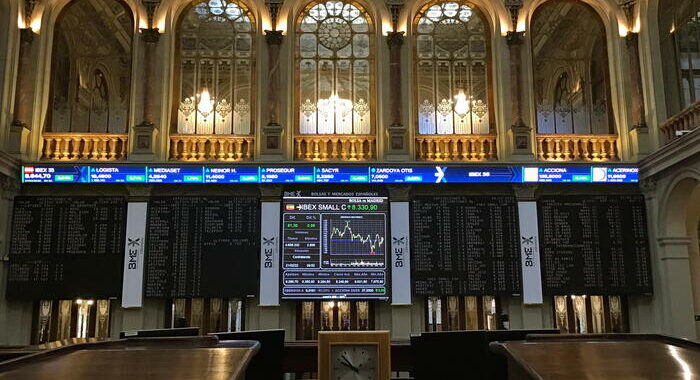 Borsa: l’Europa prosegue fiacca dopo Wall Street, salgono tassi