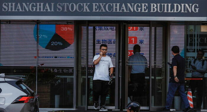 Borsa: Shanghai apre a +0,17%, Shenzhen a +0,32%