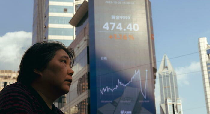 Borsa: Shanghai chiude a +0,46%