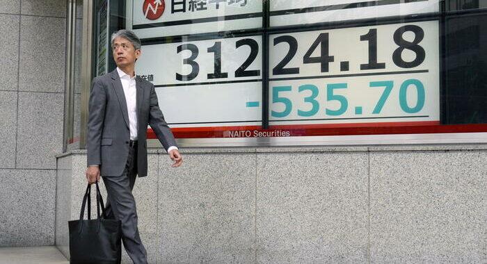 Borsa: Tokyo, apertura in ribasso (-0,28%)