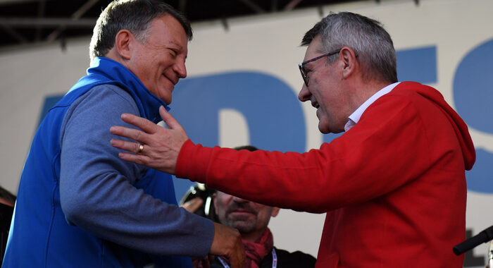 Cgil e Uil, almeno 60mila in piazza del Popolo a Roma