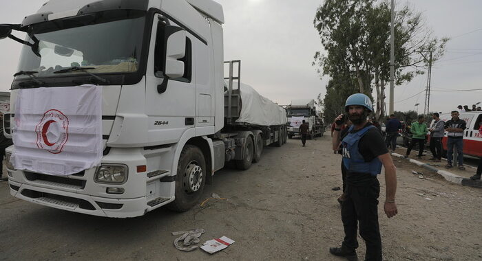 Egitto, 80 camion di aiuti e 7 camion di carburante a Gaza