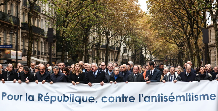 Francia: decine di migliaia alla marcia contro l’antisemitismo