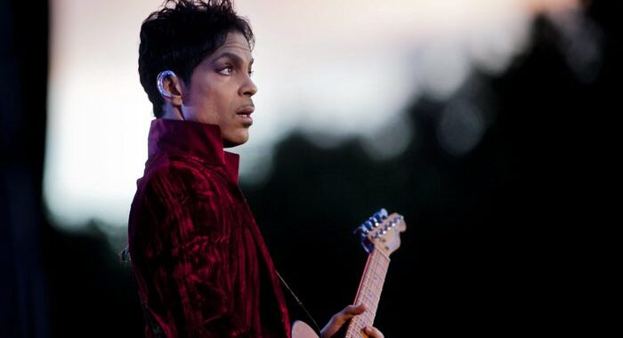 His Purpleness, all’asta il guardaroba di Prince