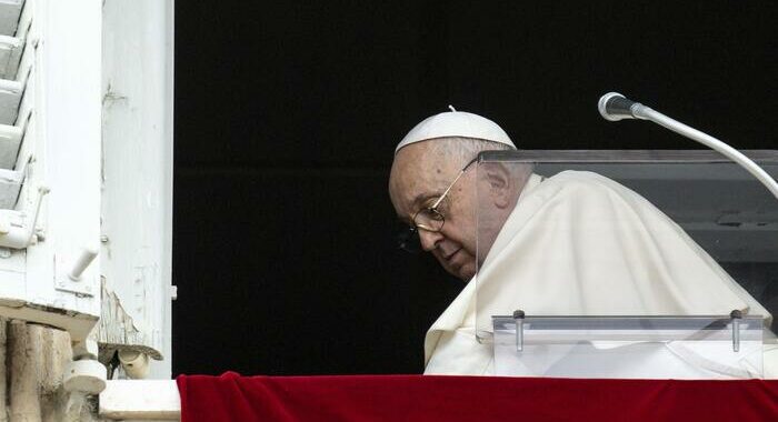 Il Papa con la voce affaticata, ‘non sto bene di salute’