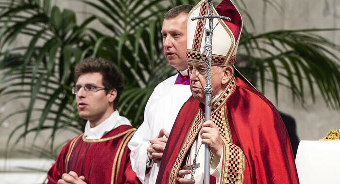 Il Papa, la povertà è scandalo, Dio ce ne chiederà conto