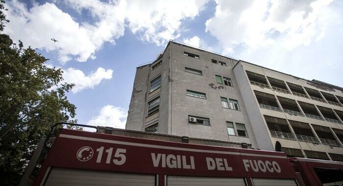 Incendio in ospedale Umberto I a Roma