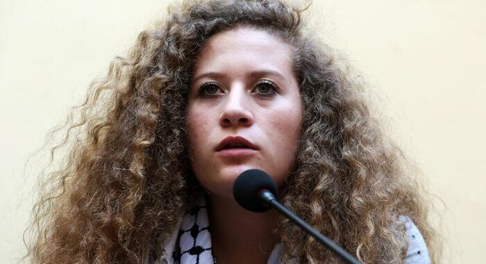 Israele rilascia altri 30 palestinesi, anche Ahed Tamimi