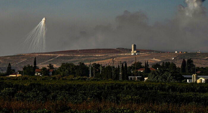 Libano, 2 giornalisti e un civile uccisi in raid Israele