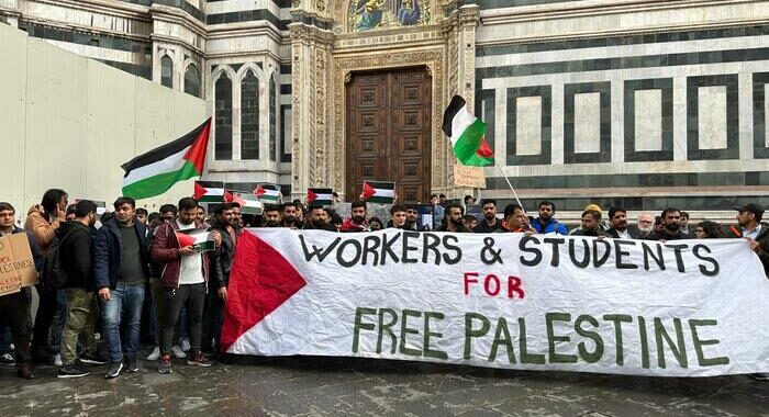 Manifestanti pro-Palestina, stop accesso a Duomo Firenze