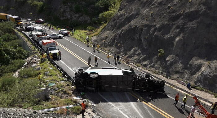 Messico: autobus si ribalta in Veracruz, 12 morti e 58 feriti