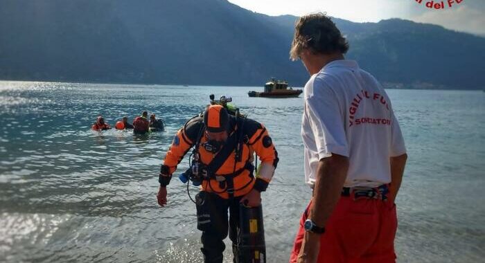 Ragazzino finisce nel lago, recuperato a 10 metri di profondità