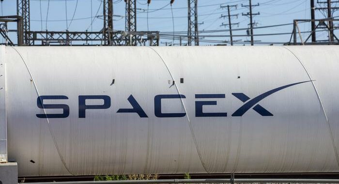 Rinviato a domani il test di volo al razzo Starship di SpaceX