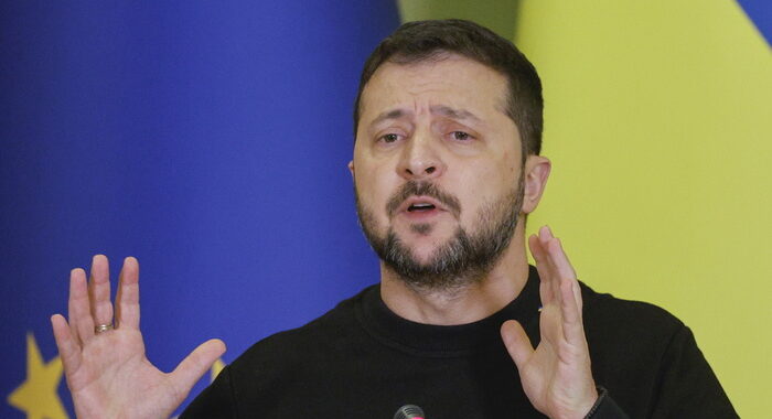 Ucraina, Zelensky: passi avanti sul fronte sud ed est