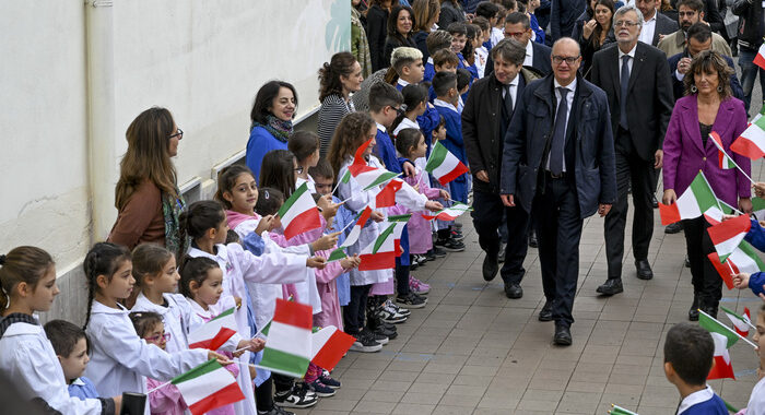 Valditara, per la prima volta si affronta machismo a scuola