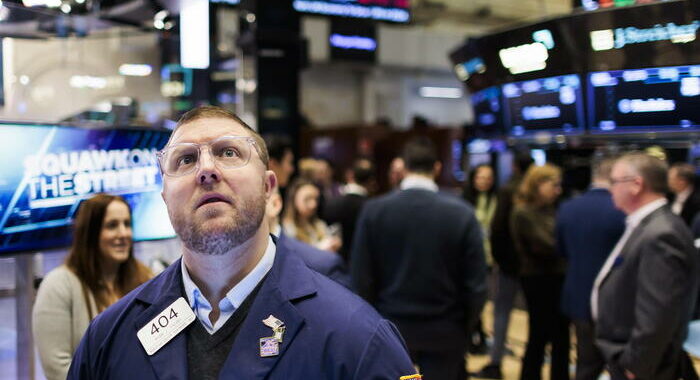 Wall Street apre in calo, Dj -0,24%, Nasdaq -0,29%