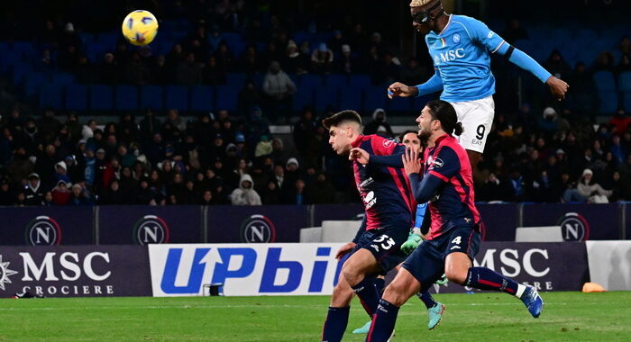 2-1 al Cagliari e il Napoli torna a vincere in campionato