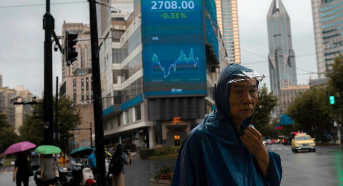 Borsa: Shanghai apre a -0,45%, Shenzhen a -0,51%