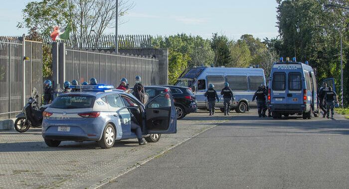 I pm di Milano sequestrano il Cpr di via Corelli