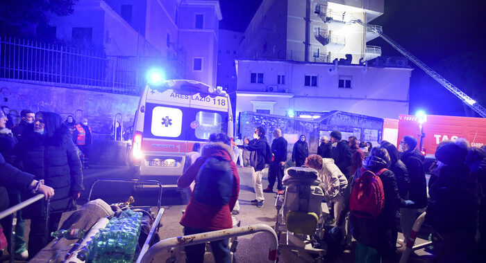 Incendio ospedale: 4 vittime accertate, proseguono indagini