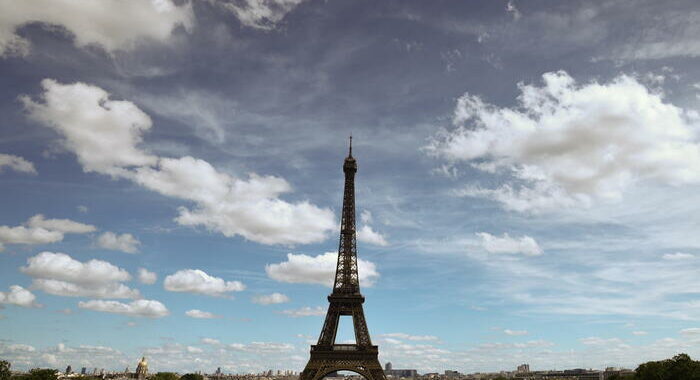 La Tour Eiffel chiusa per sciopero nel giorno dell’anniversario