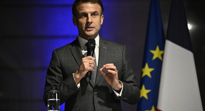 Macron, su migranti ‘legge utile per il paese, è compromesso’