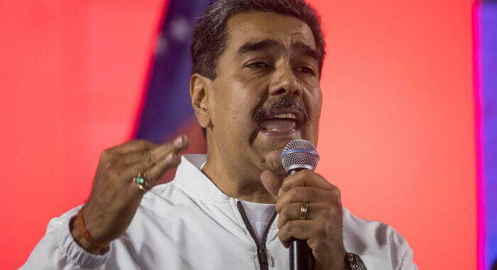 Maduro, ‘manovre militari contro minaccia nave guerra Gb’