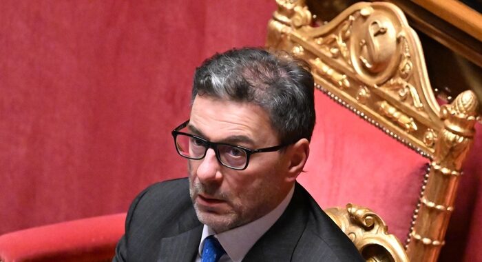 Manovra, ok del Senato alla fiducia con 112 sì