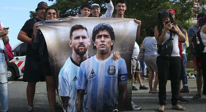 Maradona-Messi, una maglia del ‘Pibe’ vale più di 6 della Pulce