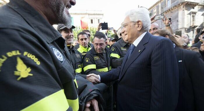 Mattarella ai Vigili del Fuoco,il Paese guarda a voi con fiducia