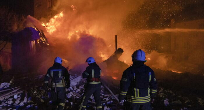 Missili e droni russi su Kharkiv, ‘almeno 28 feriti’