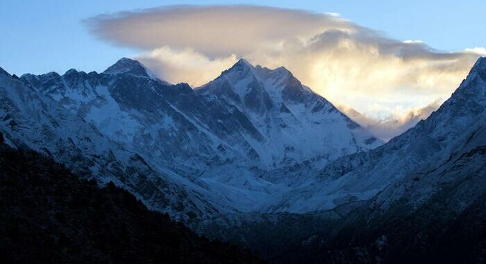 Nepal: 500 alpinisti sulla vetta dell’Everest nel 2023