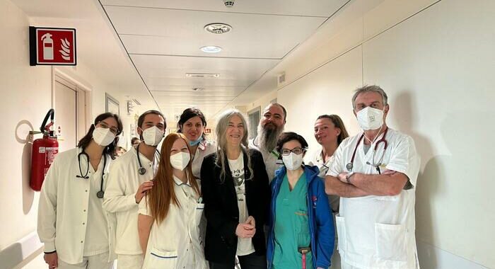 Patti Smith dimessa dall’ospedale Maggiore di Bologna