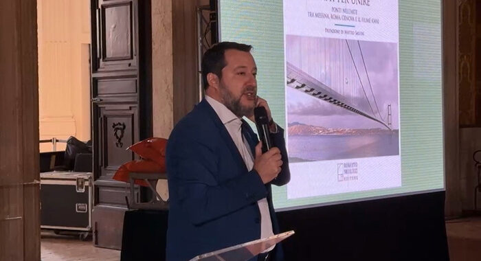 Salvini, per ponte è normale Calabria-Sicilia mettano fiches