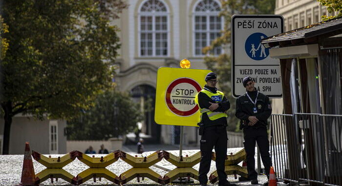 Sparatoria all’Università di Praga, polizia sul posto