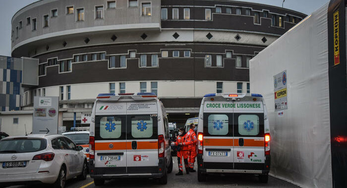 Tenta di uccidere moglie con martello e poi si suicida