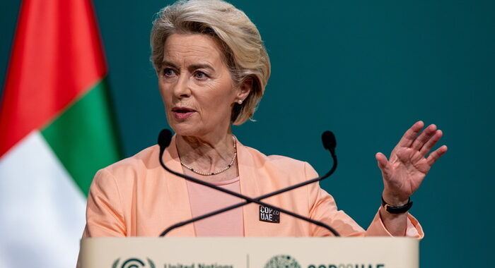 Von der Leyen, ‘scioccata dall’insensato attentato a Parigi’