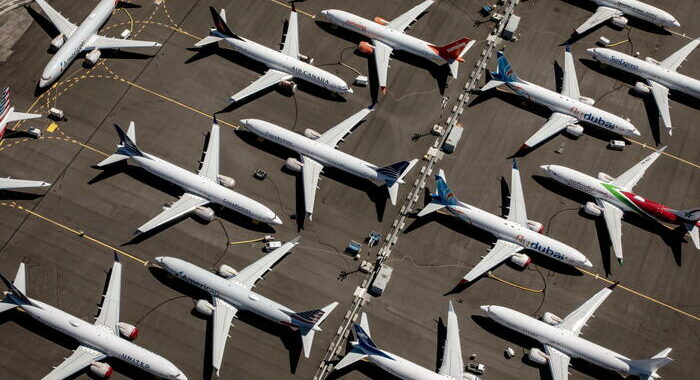 Boeing affonda a Wall Street, perde l’8,4%