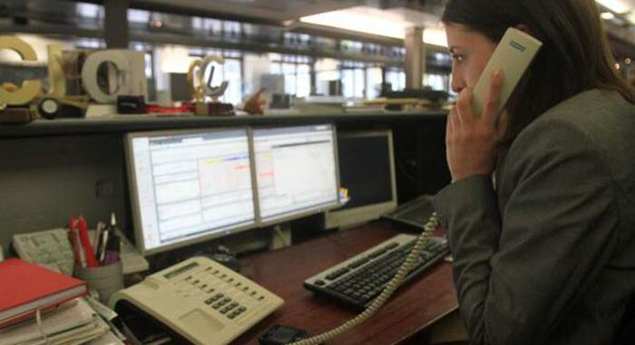 Borsa: Milano chiude in ribasso, -0,60%