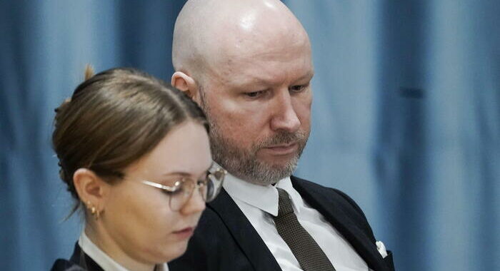 Breivik, ‘la Norvegia cerca di spingermi al suicidio’