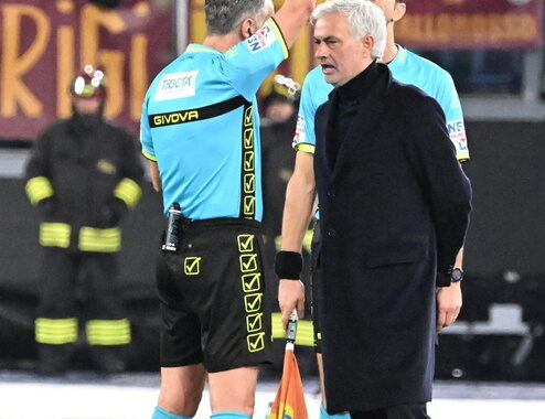 Calcio: Mourinho espulso, tecnico non parla e lascia l’Olimpico