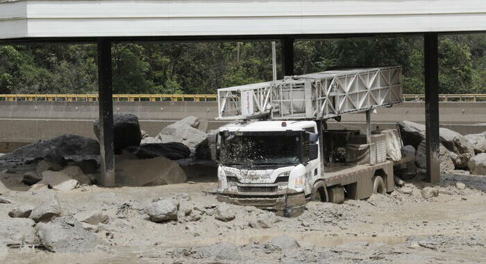 Colombia, almeno 18 morti e dispersi per una frana