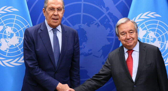 Guterres stringe la mano a Lavrov, bufera di critiche sui social