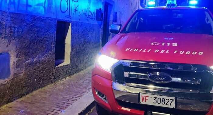 Incendio in abitazione a Chieti, grave una donna