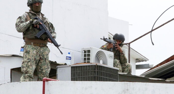 Liberati oltre 40 ostaggi in Ecuador, 136 ancora sotto sequestro