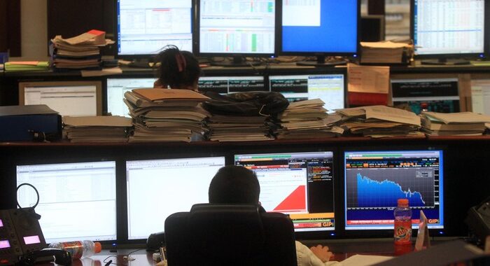 Lo spread Btp-Bund apre in calo a 152 punti